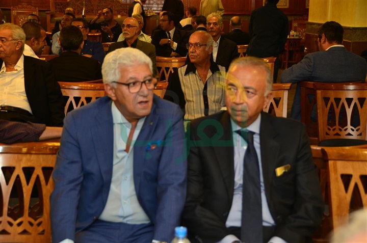 بالصور.. المشير طنطاوي وعلاء مبارك وأبوهشيمة يشاركون بعزاء زوجة مصطفى عبده