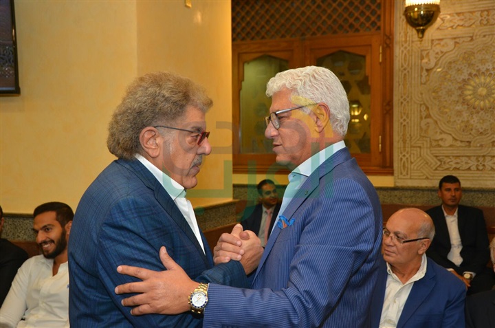 بالصور.. المشير طنطاوي وعلاء مبارك وأبوهشيمة يشاركون بعزاء زوجة مصطفى عبده