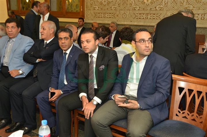 بالصور.. المشير طنطاوي وعلاء مبارك وأبوهشيمة يشاركون بعزاء زوجة مصطفى عبده