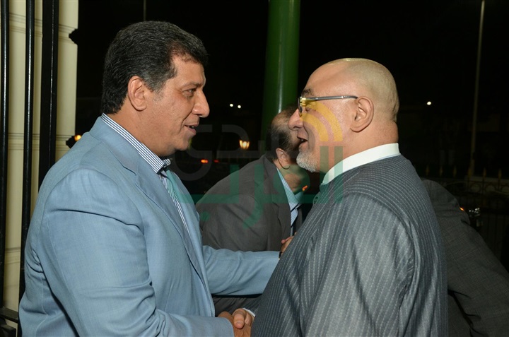 بالصور.. المشير طنطاوي وعلاء مبارك وأبوهشيمة يشاركون بعزاء زوجة مصطفى عبده