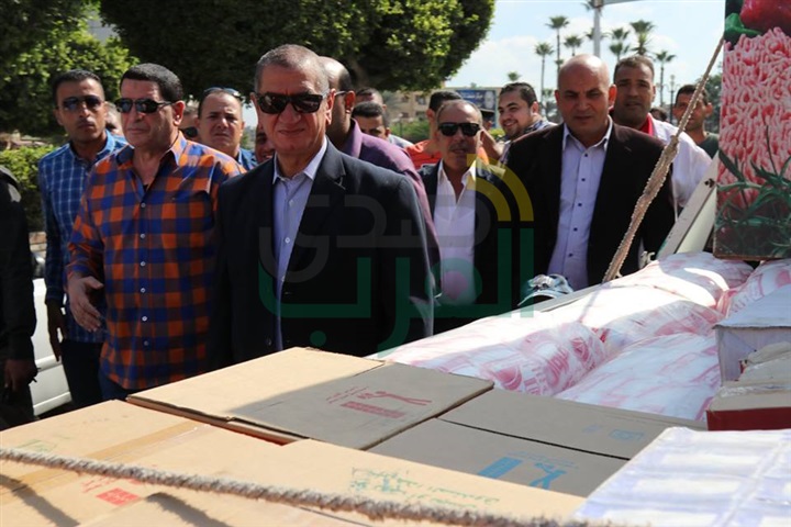 بالصور.. محافظ كفر الشيخ يشهد انطلاق قافلة "الشعب يأمر" لمكافحة الغلاء