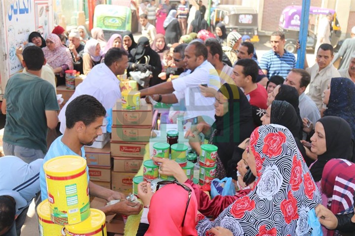 بالصور.. محافظ كفر الشيخ يشهد انطلاق قافلة "الشعب يأمر" لمكافحة الغلاء