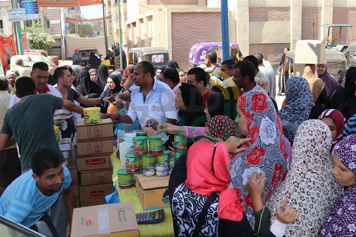 بالصور.. محافظ كفر الشيخ يشهد انطلاق قافلة "الشعب يأمر" لمكافحة الغلاء