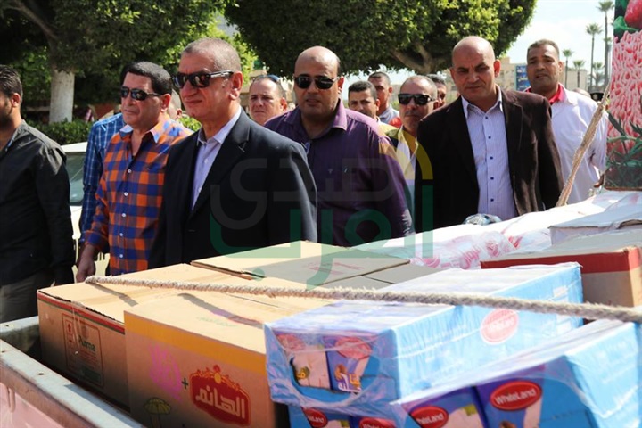بالصور.. محافظ كفر الشيخ يشهد انطلاق قافلة "الشعب يأمر" لمكافحة الغلاء