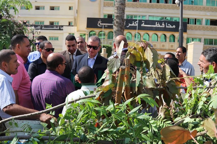 بالصور.. محافظ كفر الشيخ يشهد انطلاق قافلة "الشعب يأمر" لمكافحة الغلاء