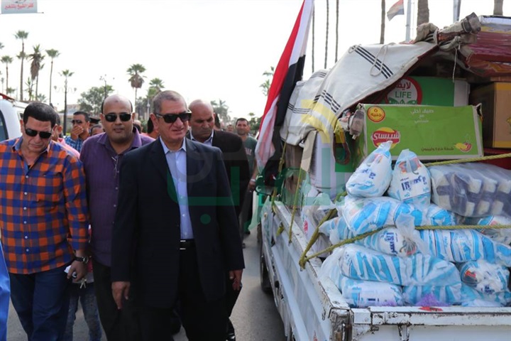 بالصور.. محافظ كفر الشيخ يشهد انطلاق قافلة "الشعب يأمر" لمكافحة الغلاء