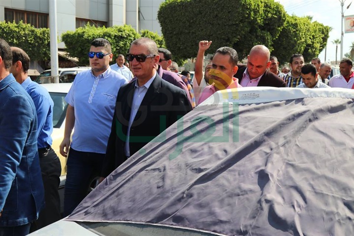 بالصور.. محافظ كفر الشيخ يشهد انطلاق قافلة "الشعب يأمر" لمكافحة الغلاء