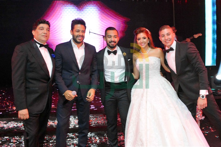 بالصور.. حماقي يشعل زفاف ابنة "ممدوح موسى"