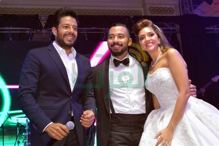 بالصور.. حماقي يشعل زفاف ابنة "ممدوح موسى"