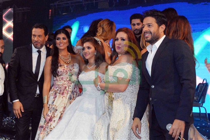 بالصور.. حماقي يشعل زفاف ابنة "ممدوح موسى"