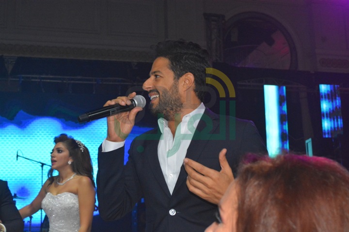 بالصور.. حماقي يشعل زفاف ابنة "ممدوح موسى"