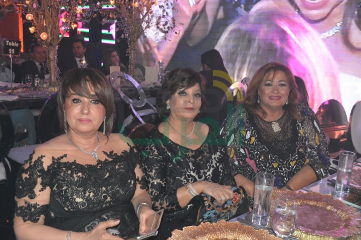 بالصور.. حماقي يشعل زفاف ابنة "ممدوح موسى"