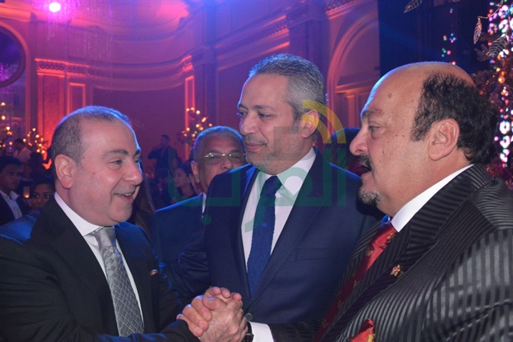 بالصور.. حماقي يشعل زفاف ابنة "ممدوح موسى"