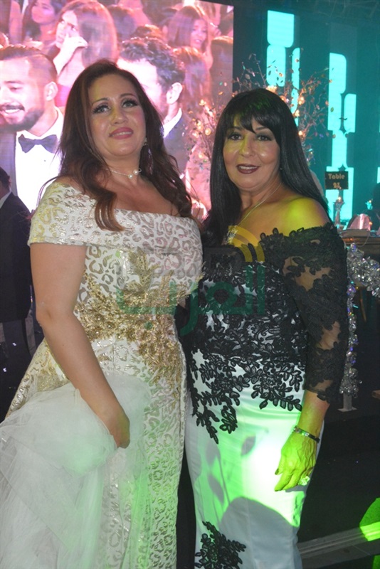بالصور.. حماقي يشعل زفاف ابنة "ممدوح موسى"
