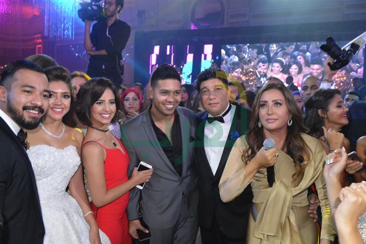 بالصور.. حماقي يشعل زفاف ابنة "ممدوح موسى"