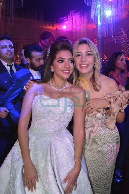 بالصور.. حماقي يشعل زفاف ابنة "ممدوح موسى"