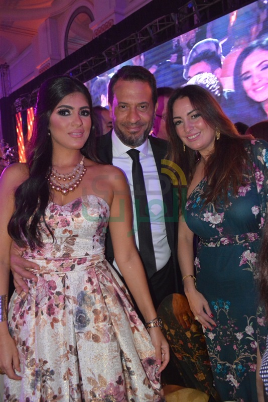 بالصور.. حماقي يشعل زفاف ابنة "ممدوح موسى"