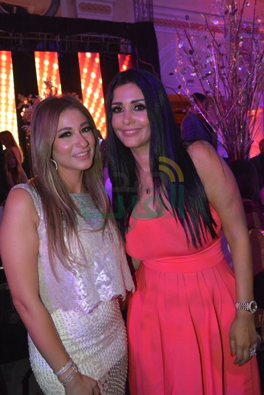 بالصور.. حماقي يشعل زفاف ابنة "ممدوح موسى"