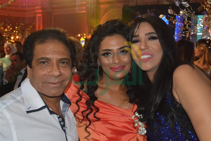 بالصور.. حماقي يشعل زفاف ابنة "ممدوح موسى"