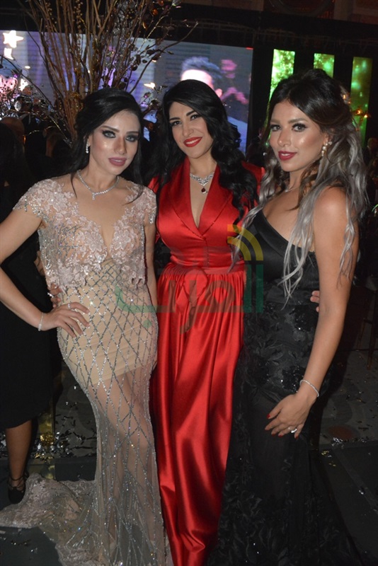 بالصور.. حماقي يشعل زفاف ابنة "ممدوح موسى"