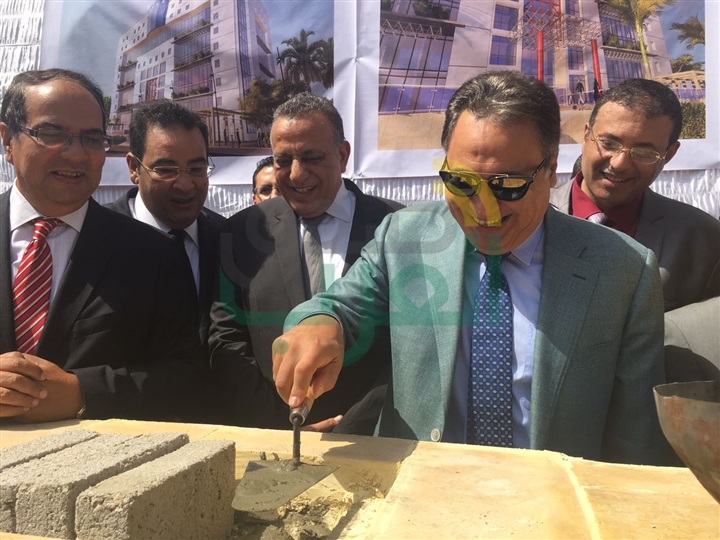 بالصور.. وزير الصحة يضع حجر الأساس لمعهد الكبد الجديد بإمبابة