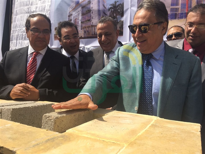 بالصور.. وزير الصحة يضع حجر الأساس لمعهد الكبد الجديد بإمبابة