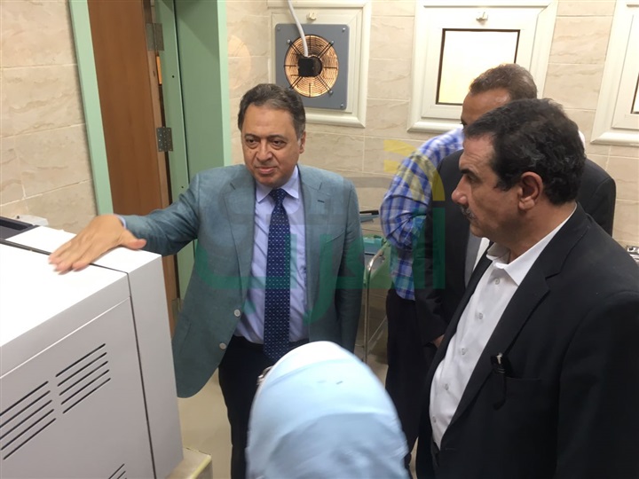 بالصور.. وزير الصحة يتفقد تجهيزات مستشفى البراجيل تمهيداً لافتتاحه
