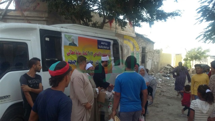 قافلة الخير لتوزيع لحوم الأضاحى تدخل الفرحة على أهالى شارع صفر بنجع العرب 