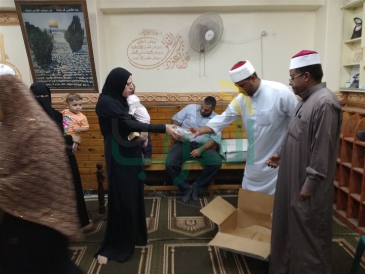 قافلة الخير لتوزيع لحوم الأضاحى تدخل الفرحة على أهالى شارع صفر بنجع العرب 