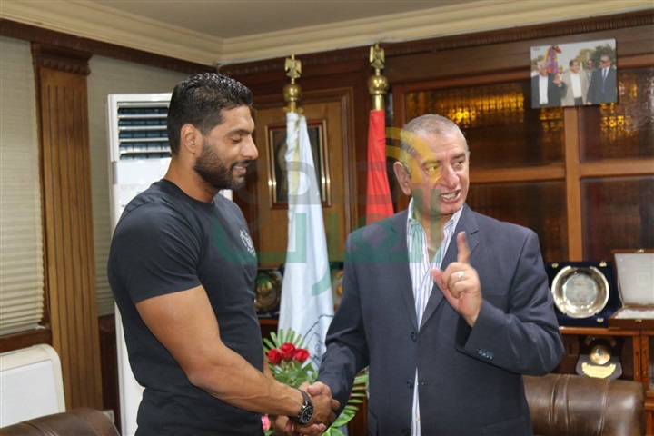 محافظ كفر الشيخ يكافئ "ابن بيلا" الخامس عالميًا في كمال الأجسام