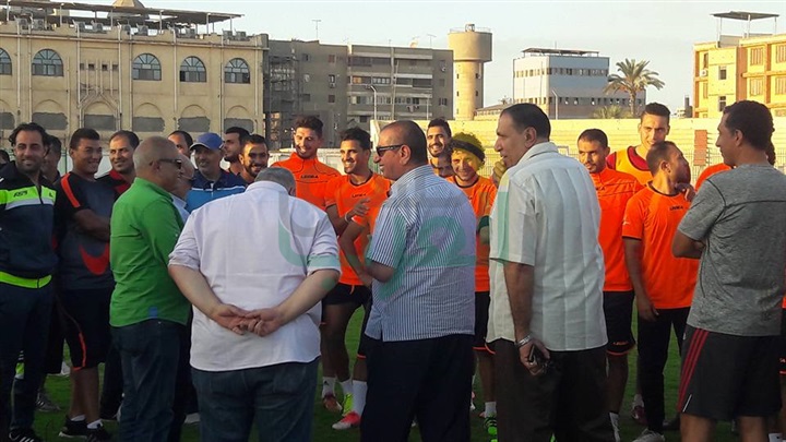 بالصور.. محافظ كفر الشيخ يحفز لاعبي الفريق الكروي قبل مواجهة حرس الحدود