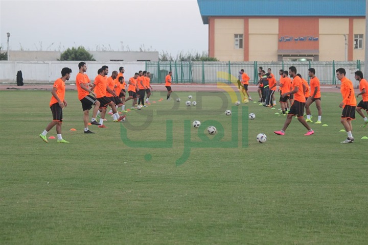 بالصور.. محافظ كفر الشيخ يحفز لاعبي الفريق الكروي قبل مواجهة حرس الحدود