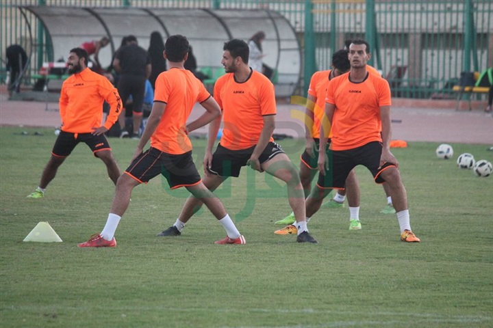 بالصور.. محافظ كفر الشيخ يحفز لاعبي الفريق الكروي قبل مواجهة حرس الحدود