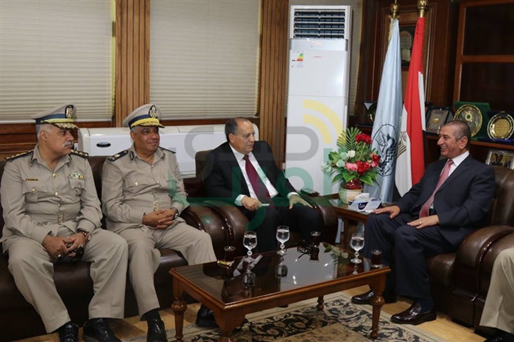 بالصور.. محافظ كفر الشيخ ومدير الأمن يناقشان عددًا من القضايا الهامة
