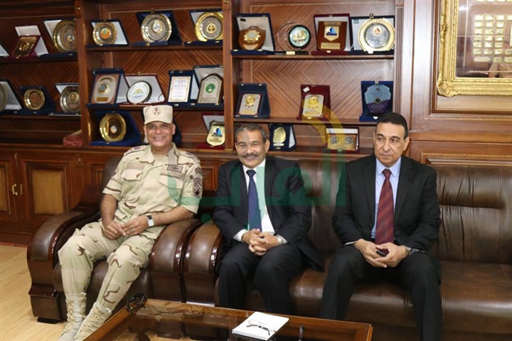 بالصور.. محافظ كفر الشيخ ومدير الأمن يناقشان عددًا من القضايا الهامة