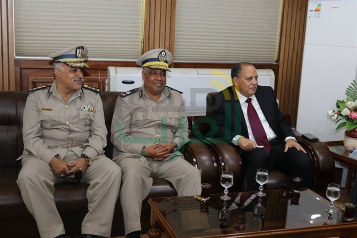 بالصور.. محافظ كفر الشيخ ومدير الأمن يناقشان عددًا من القضايا الهامة