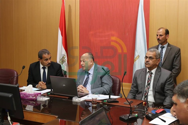 بالصور.. محافظ كفر الشيخ يبحث تنمية الثروة السمكية ببحيرة البرلس