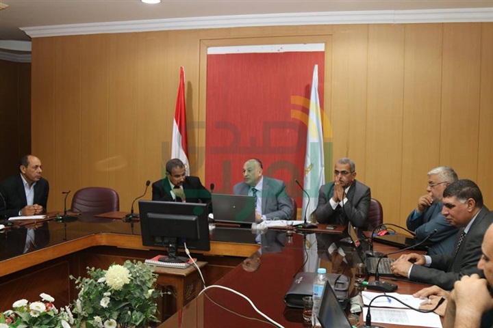 بالصور.. محافظ كفر الشيخ يبحث تنمية الثروة السمكية ببحيرة البرلس
