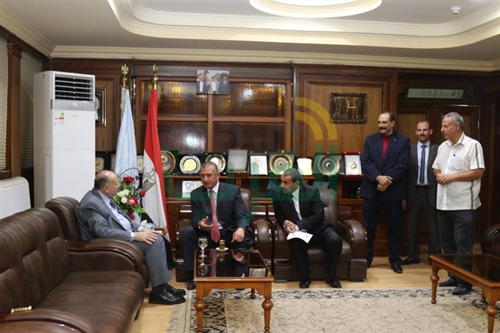 بالصور.. محافظ كفر الشيخ يبحث تنمية الثروة السمكية ببحيرة البرلس