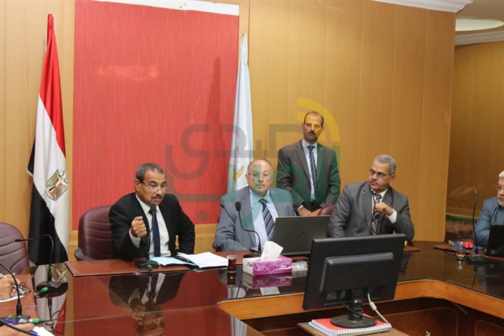 بالصور.. محافظ كفر الشيخ يبحث تنمية الثروة السمكية ببحيرة البرلس