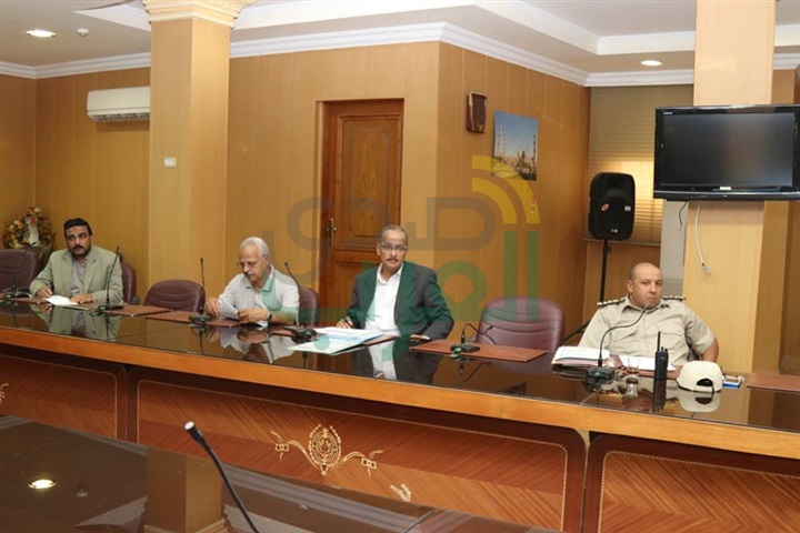 بالصور.. محافظ كفر الشيخ يبحث تنمية الثروة السمكية ببحيرة البرلس