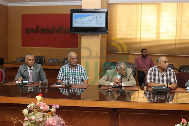 بالصور.. محافظ كفر الشيخ يبحث تنمية الثروة السمكية ببحيرة البرلس
