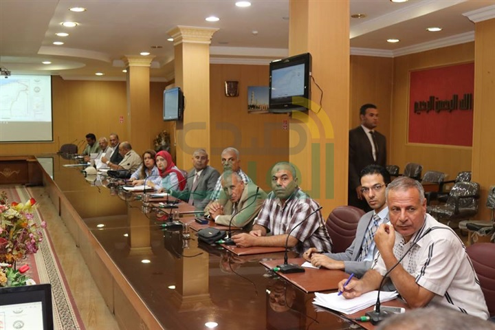بالصور.. محافظ كفر الشيخ يبحث تنمية الثروة السمكية ببحيرة البرلس