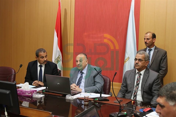 بالصور.. محافظ كفر الشيخ يبحث تنمية الثروة السمكية ببحيرة البرلس