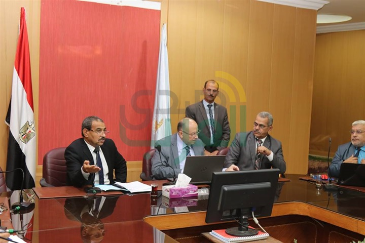 بالصور.. محافظ كفر الشيخ يبحث تنمية الثروة السمكية ببحيرة البرلس