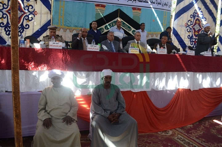 محافظ قنا يشهد جلسة صلح القودة بين "السوالم" و"أولاد مخدّم" بنقادة