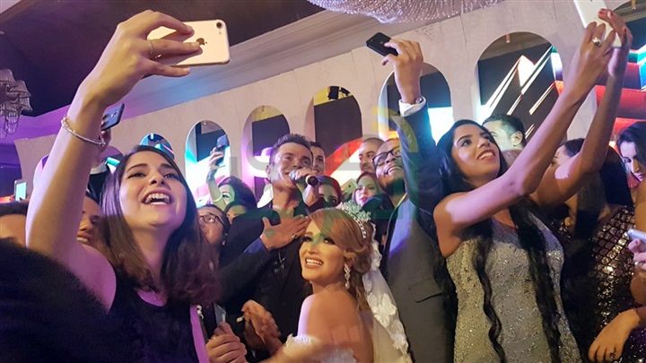 بالصور.. عمرو دياب ونيكول سابا يشعلان زفاف "يارا الزمتي" و"مصطفى إدريس" بالصور.. عمرو دياب ونيكول سابا يشعلان زفاف "يارا الزمتي" و"مصطفى إدريس"