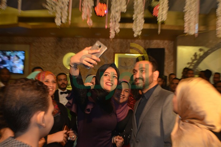 بالصور.. نجوم الأغنية يحتفلون بزفاف الشاعر أيمن عز بالصور.. نجوم الأغنية يحتفلون بزفاف الشاعر أيمن عز