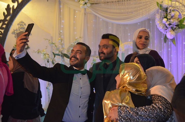 بالصور.. نجوم الأغنية يحتفلون بزفاف الشاعر أيمن عز بالصور.. نجوم الأغنية يحتفلون بزفاف الشاعر أيمن عز