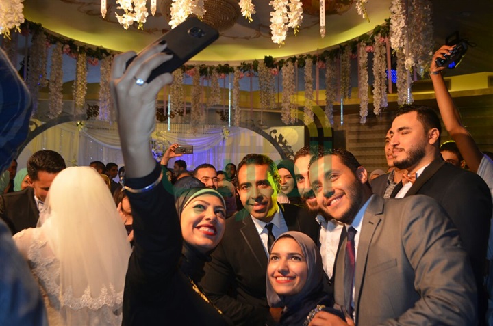 بالصور.. نجوم الأغنية يحتفلون بزفاف الشاعر أيمن عز بالصور.. نجوم الأغنية يحتفلون بزفاف الشاعر أيمن عز